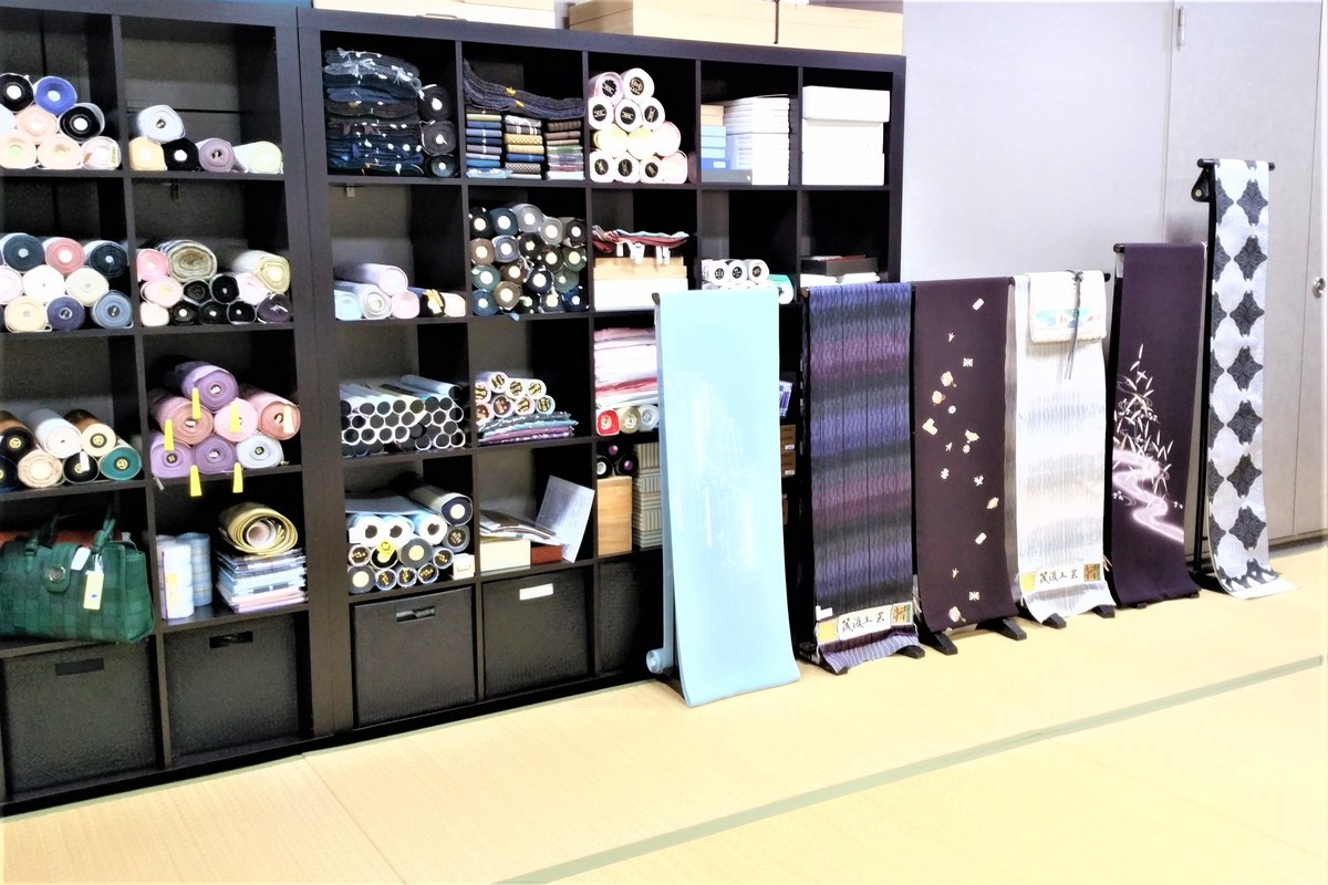 kimono-showroom1.jpg